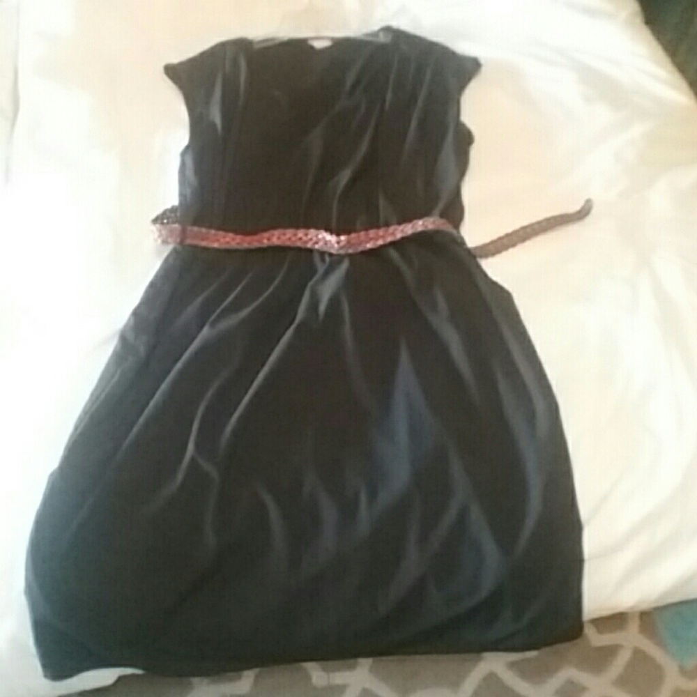 Black sheath dress w/ pockets!!
