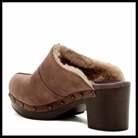 UGG AUSTRALIA LEATHER & SHEARLING LINED CLOGS - Picture 4 of 7