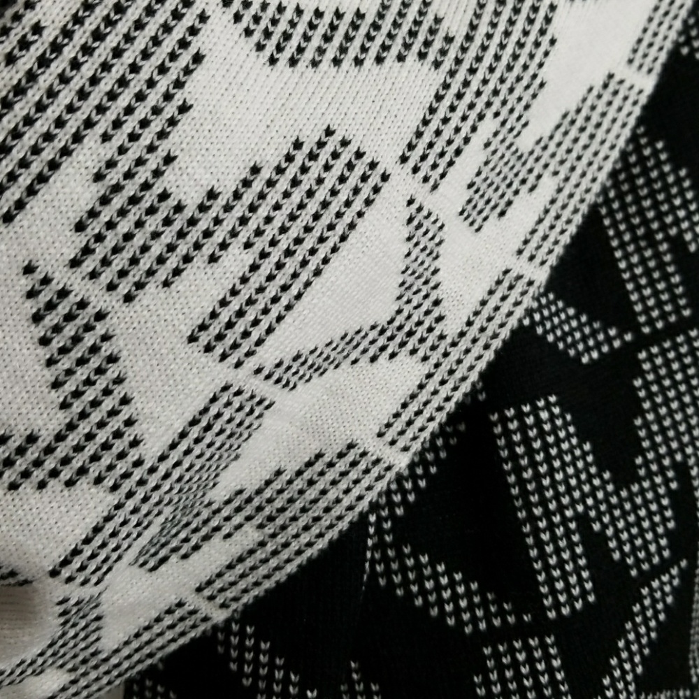 Michael Kors scarf NWT - Picture 4 of 4