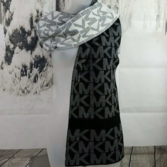 Michael Kors scarf NWT - Picture 3 of 4