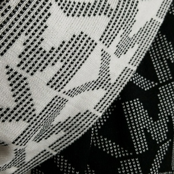 Michael Kors scarf NWT - Picture 4 of 4