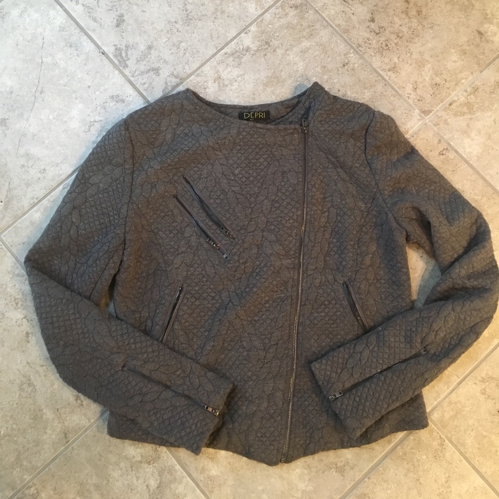 Gray quilted blazer type