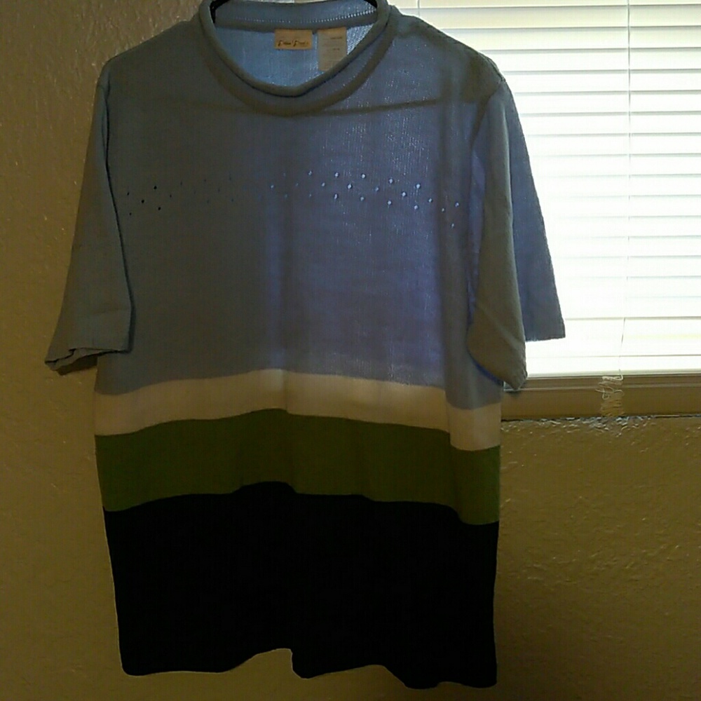 Scoop neck short sleeve sweater