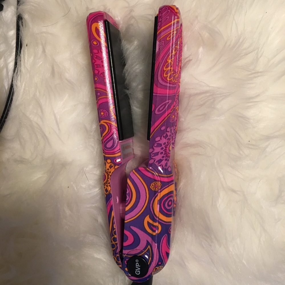 Travel sized straightener