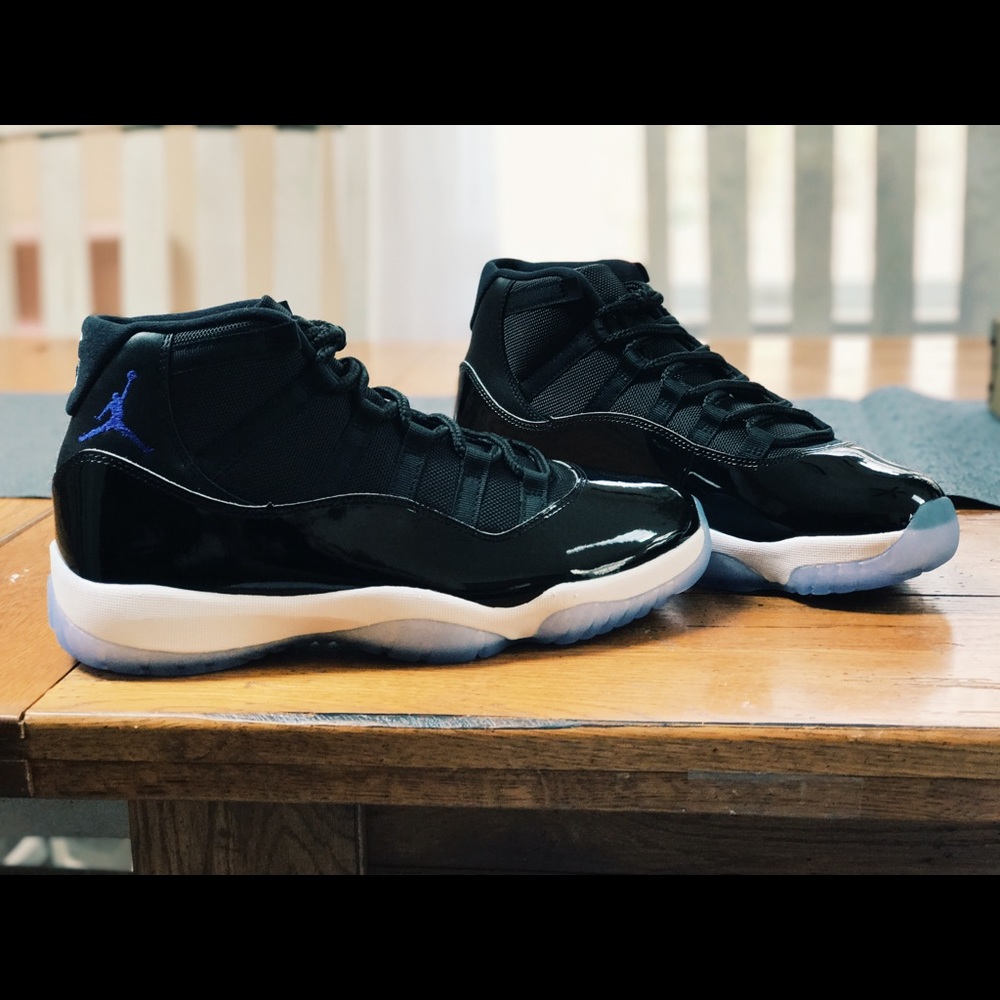 Air Jordan Space Jam 11's