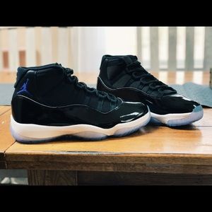Air Jordan Space Jam 11's