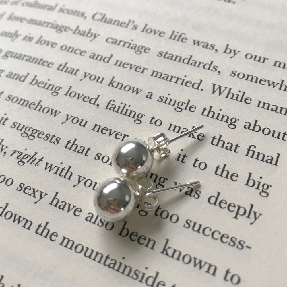 🔴 3/30$ Classy Small Silver Ball Stud Earrings