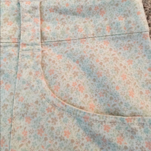 Shorts - Picture 2 of 3