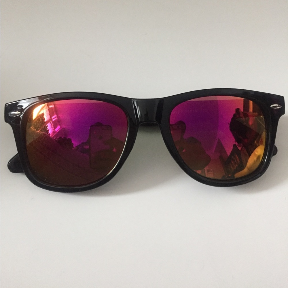 Black mirrored lenses sunglasses - Picture 2 of 5