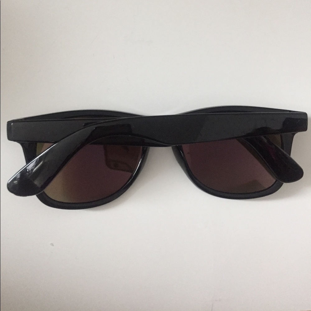 Black mirrored lenses sunglasses - Picture 3 of 5