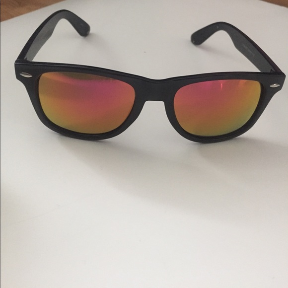 Black mirrored lenses sunglasses - Picture 4 of 5