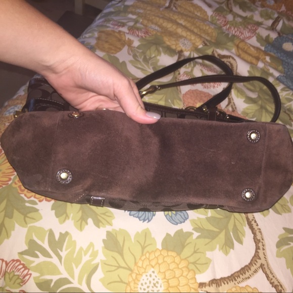 Authentic Coach Chocolate Signature shoulder purse - Picture 4 of 8