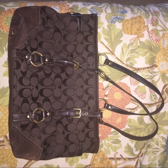 Authentic Coach Chocolate Signature shoulder purse - Picture 5 of 8