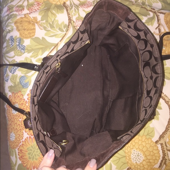 Authentic Coach Chocolate Signature shoulder purse - Picture 6 of 8