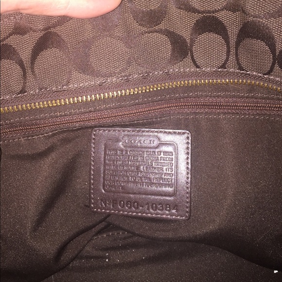 Authentic Coach Chocolate Signature shoulder purse - Picture 7 of 8