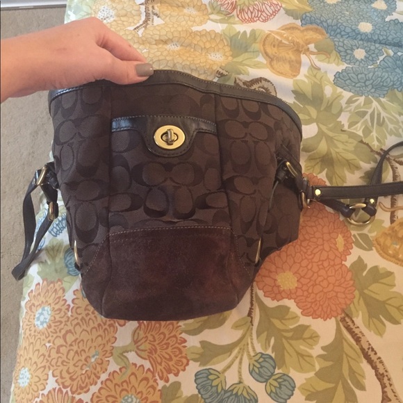 Authentic Coach Chocolate Signature shoulder purse - Picture 8 of 8