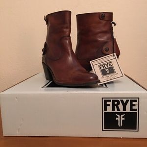 Frye Jackie short zip boot