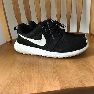 Nike sneakers (roshes)