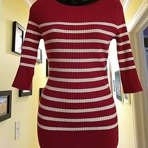 So cute &flattering light sweater.