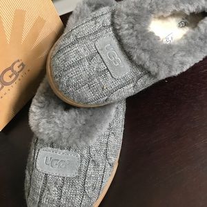 Women's Rylan Knit Ugg slippers in Heather Grey.
