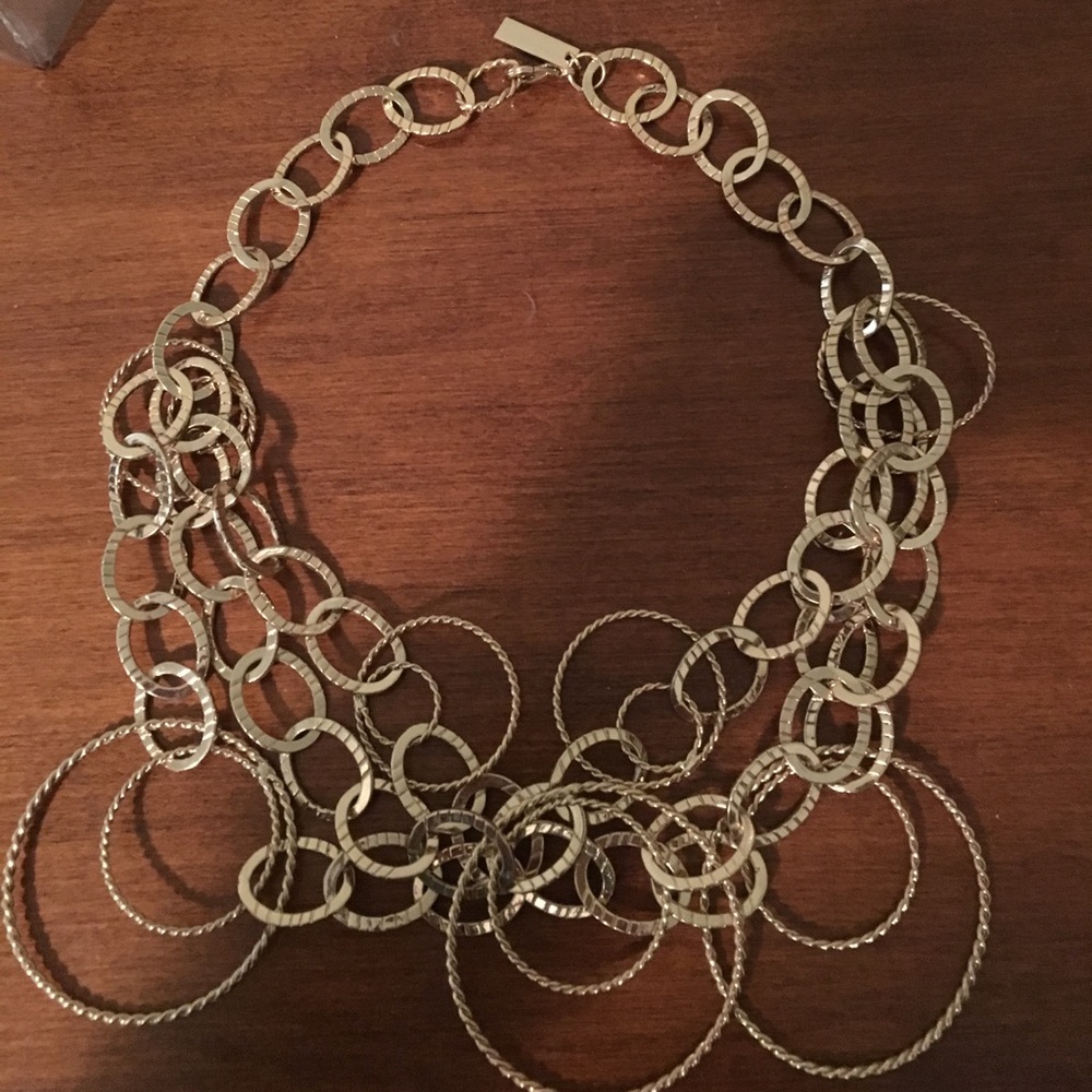 Gold Kendra Scott necklace