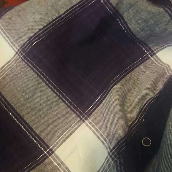 SOLD! Lot of 3 cute, cozy, flannels - Picture 6 of 7