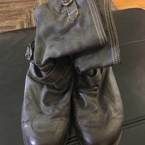 Distressed boots - Picture 2 of 4