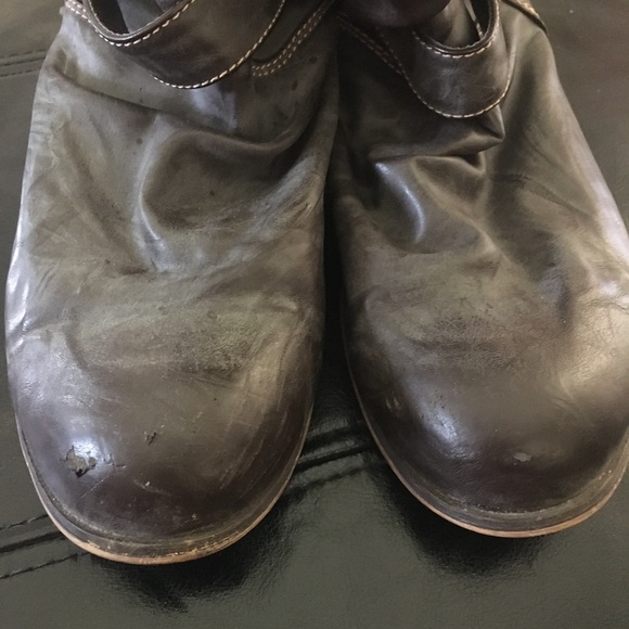 Distressed boots - Picture 3 of 4