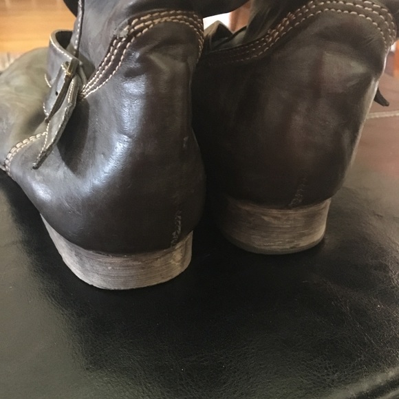 Distressed boots - Picture 4 of 4