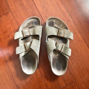 Birkenstock Arizona tan suede sandal. 38