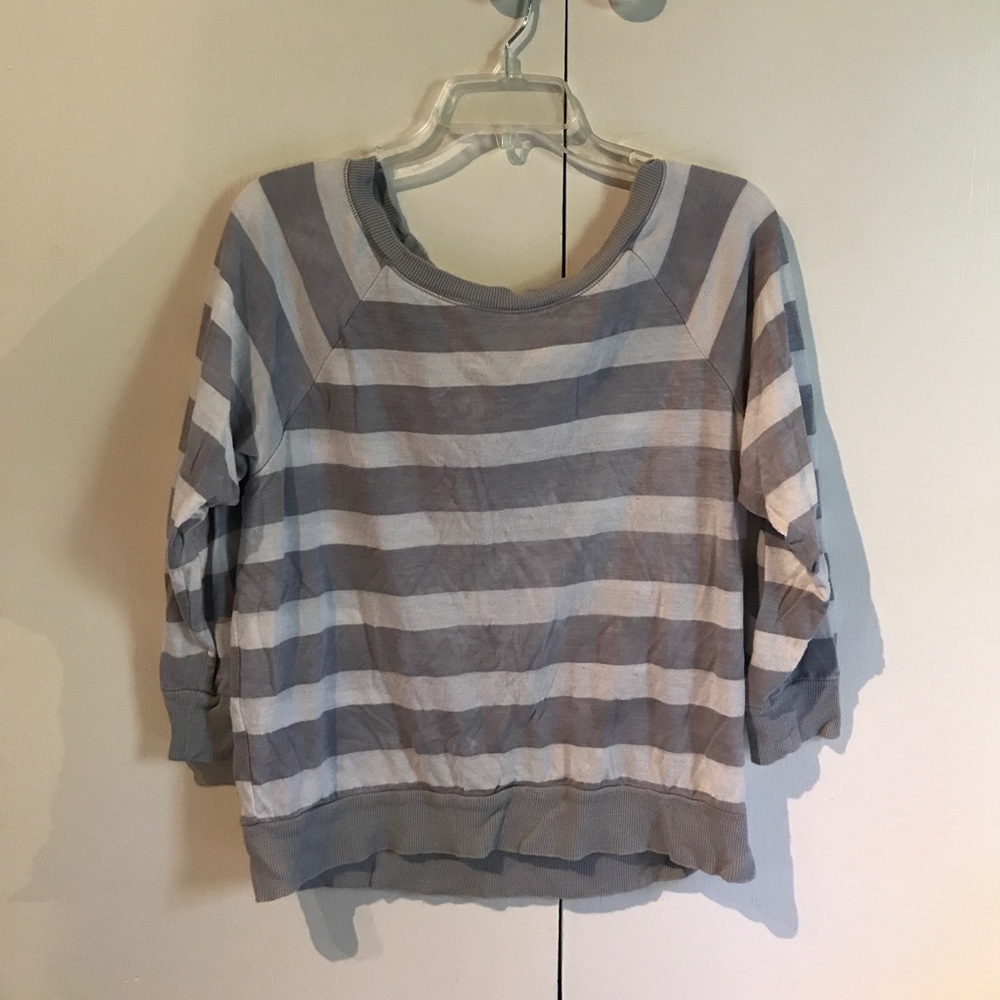Cute long-sleeve stripe top with bow on back