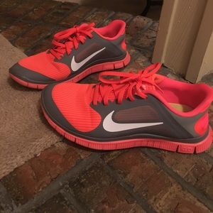 Nike free 4.0 tennis shoes