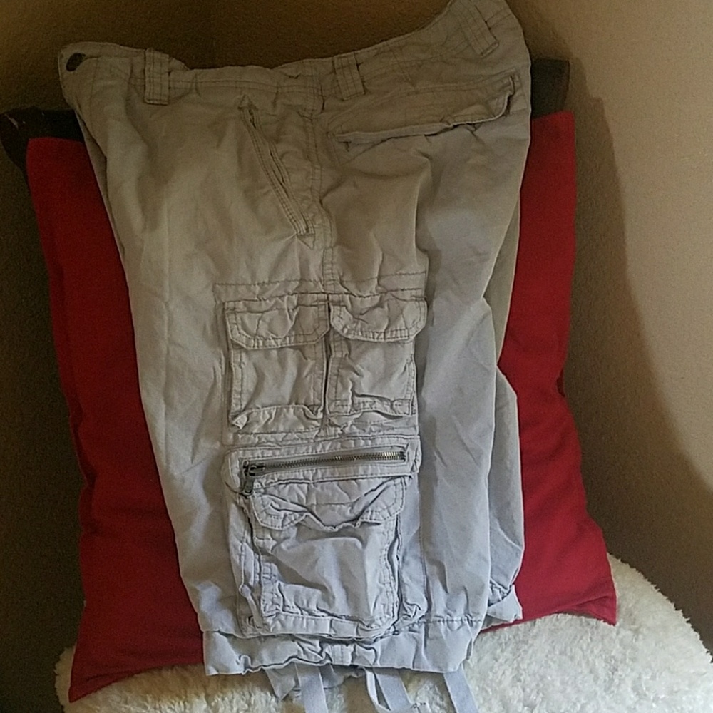 Old Navy cargo shorts 7 am qpockets sz 31