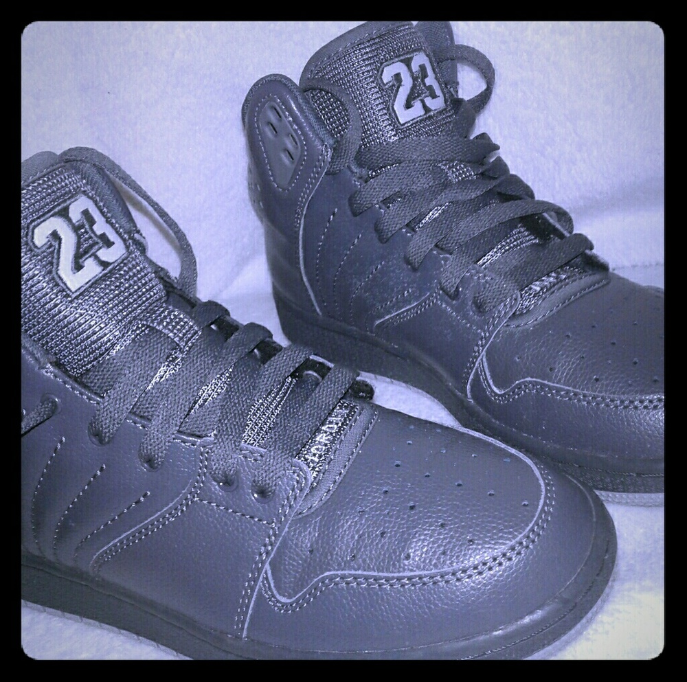 *Sold* ordan's Nike Air Grey Sneakers Tennis Shoes