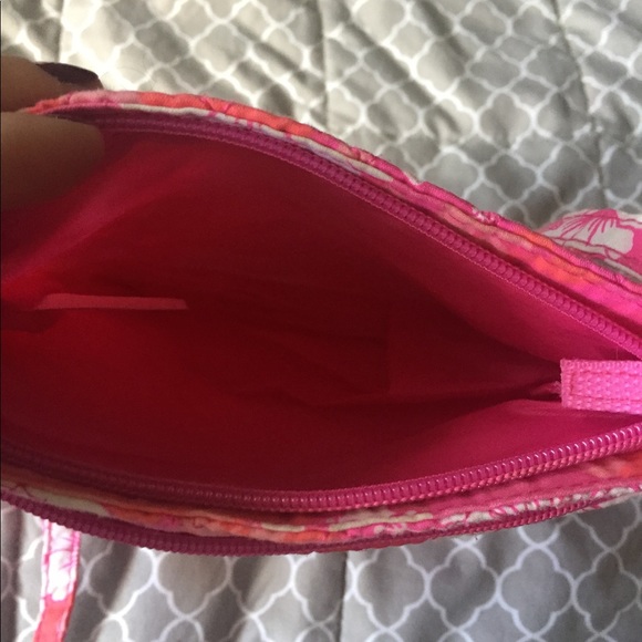 No name cross body bag. NWOT. Perfect condition. - Picture 3 of 5