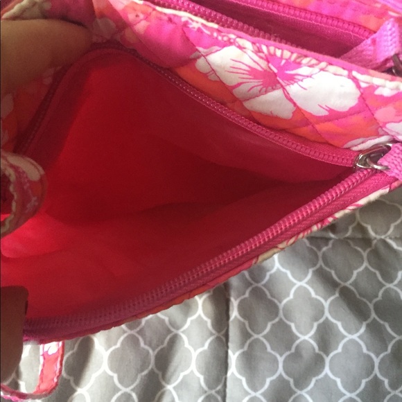 No name cross body bag. NWOT. Perfect condition. - Picture 4 of 5