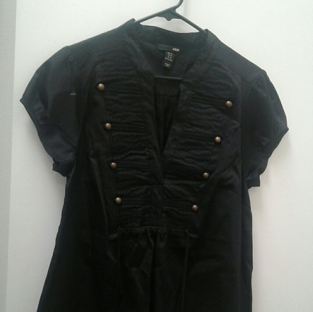 Black H &M top