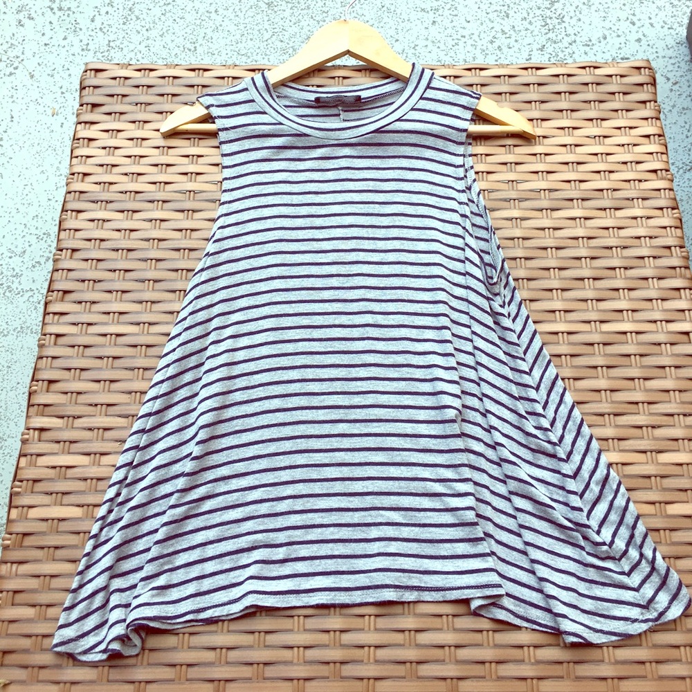 90's vibe swing tee!