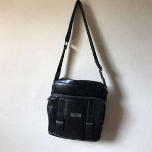 Kenneth Cole Messenger/Travel bag