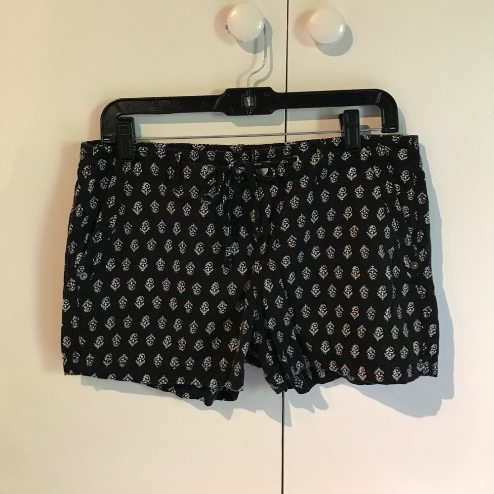 Adorable patterned linen shorts