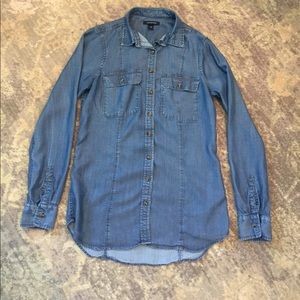 Lands End Chambray Button Down w/ Tortoise Buttons