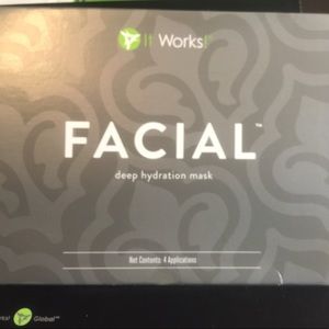 It works facial wrap . Include 4 wraps