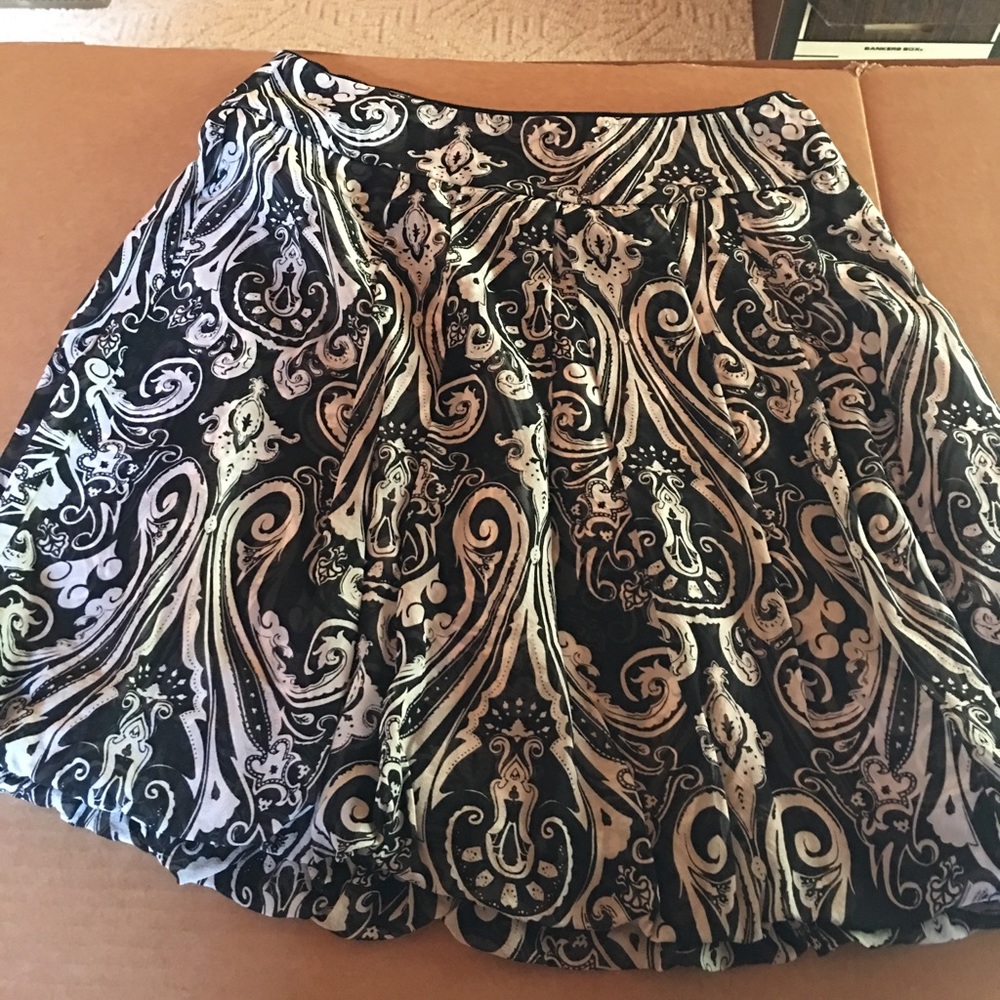 White House Black Market Paisley Ballon Skirt sz 6