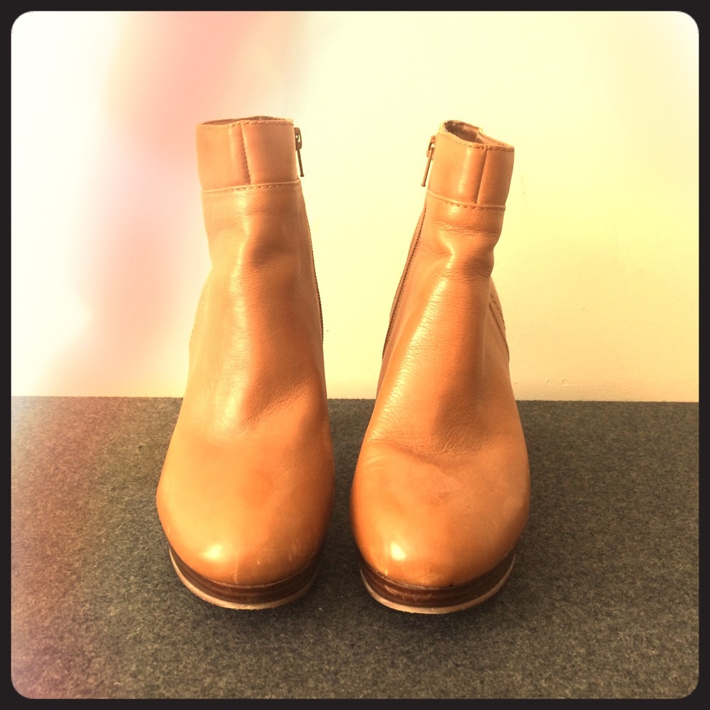Tan ankle boots.