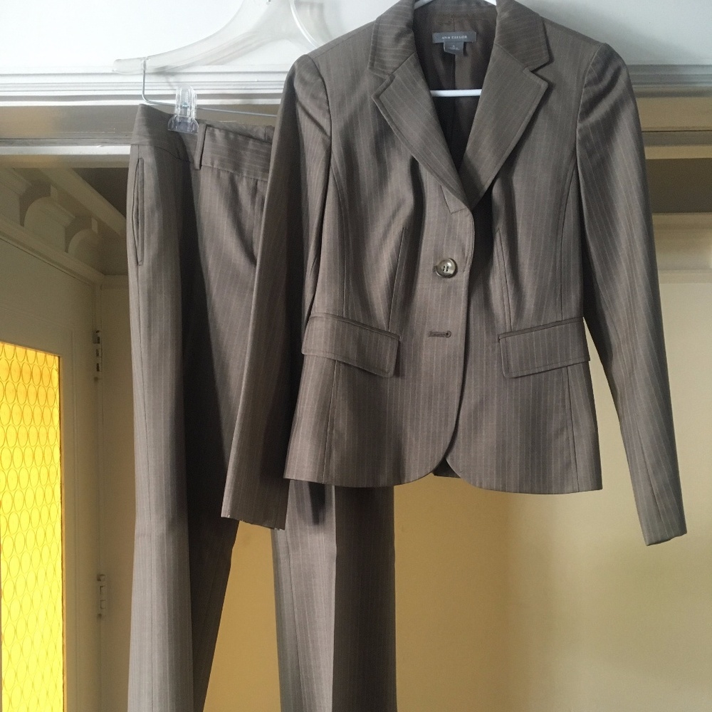 Anne Taylor Brown/Tan 2-Piece Suit