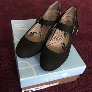 ✨SALE✨ NWT -active arch- Black Mary Jane Pumps 🖤