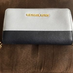 Michael Kors wristlet