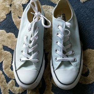 BRAND NEW Light blue converse ⭐