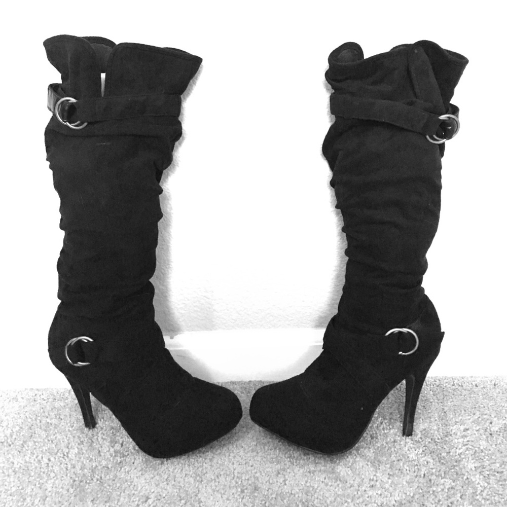 💚Black Heeled Boots with Gold Accents💚