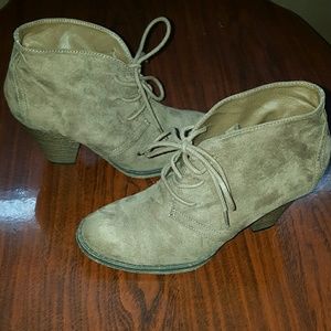 *Final price drop* Mia Shayna Booties